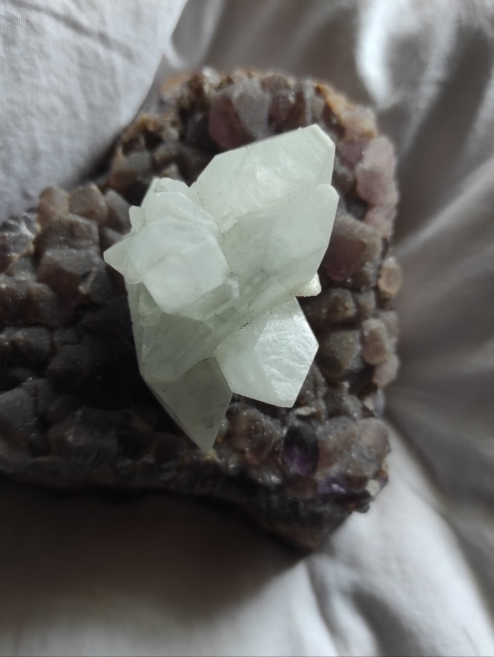 Apophyllite raw gemstone